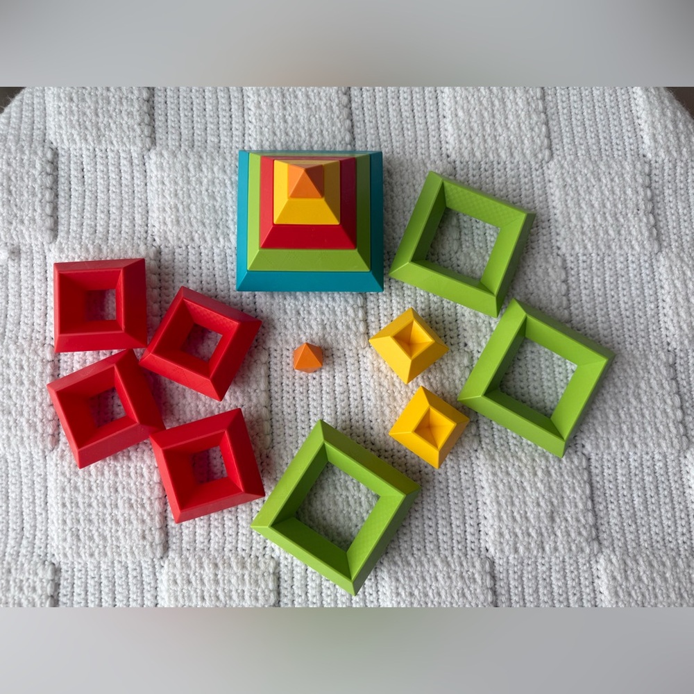 Montessori Pyramid Stacking Blocks - Picture 2 of 6